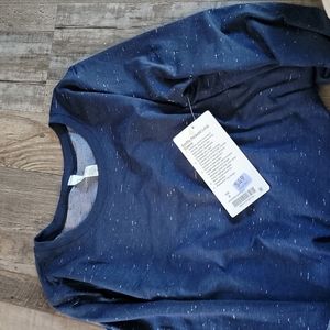 Swiftly relaxes long sleeve